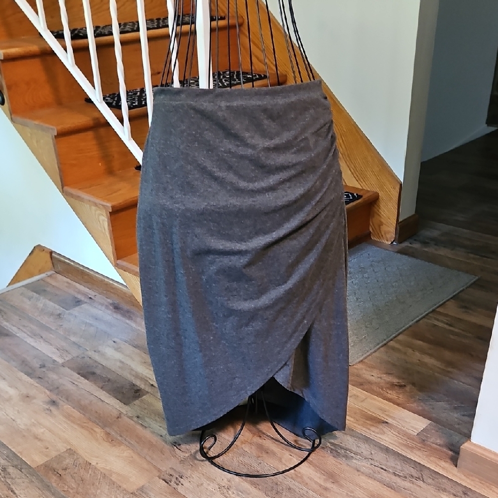 👗NINE 1 EIGHT Gray Women's Skirt